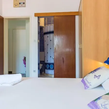 דירה 4 Bedroom With Terrace